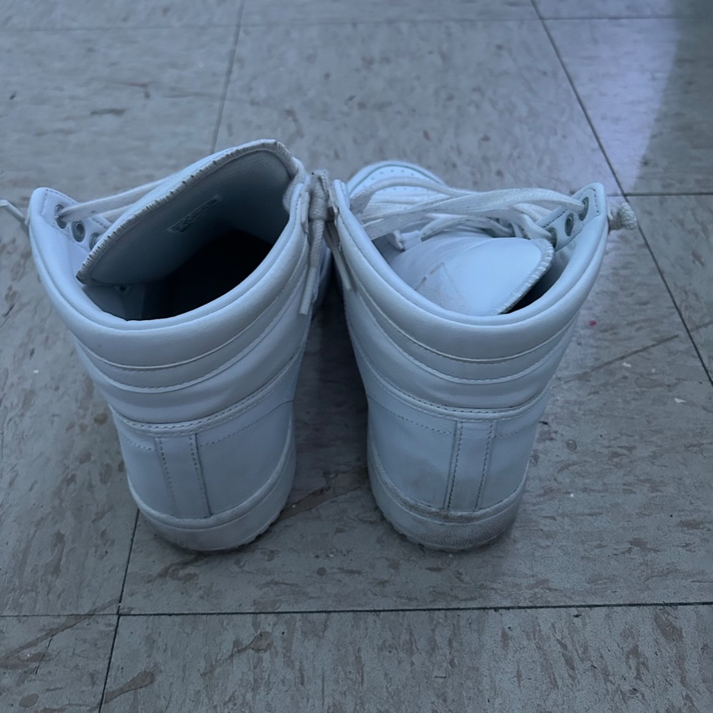 Adidas - Picture 3 of 4